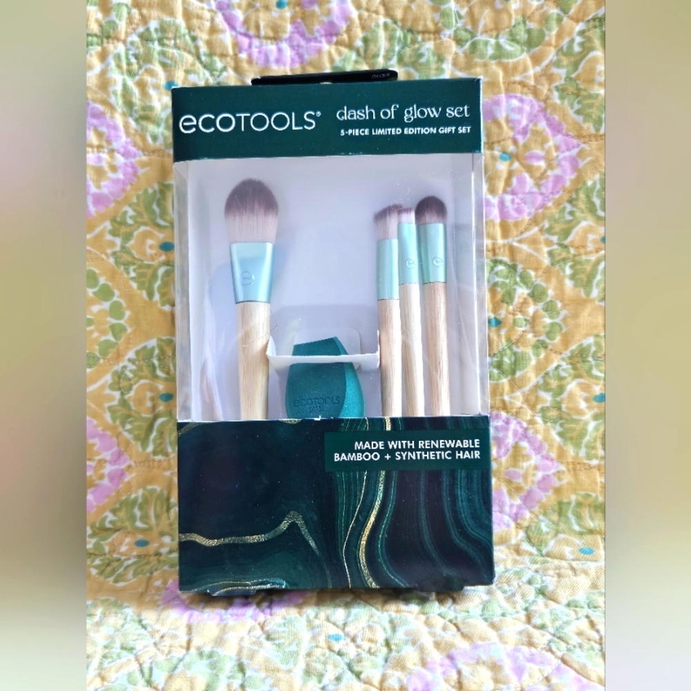 Ecotools Dash of glow brush set